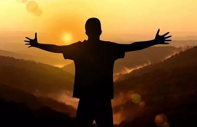 年轻人先成家后创业,年轻人应该先上班还是创业