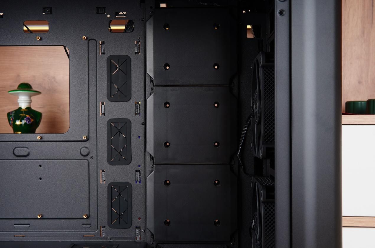 可以装多个硬盘的主机箱,带可插拔硬盘盒的主机