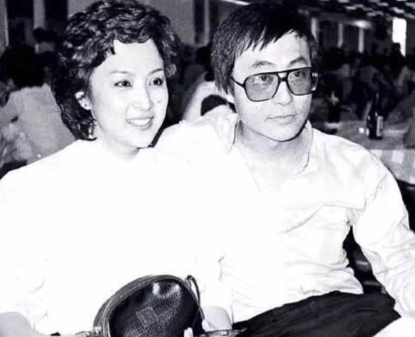 相差49岁的爷孙恋，12年后换回2000万分手费，coco这么做值吗？