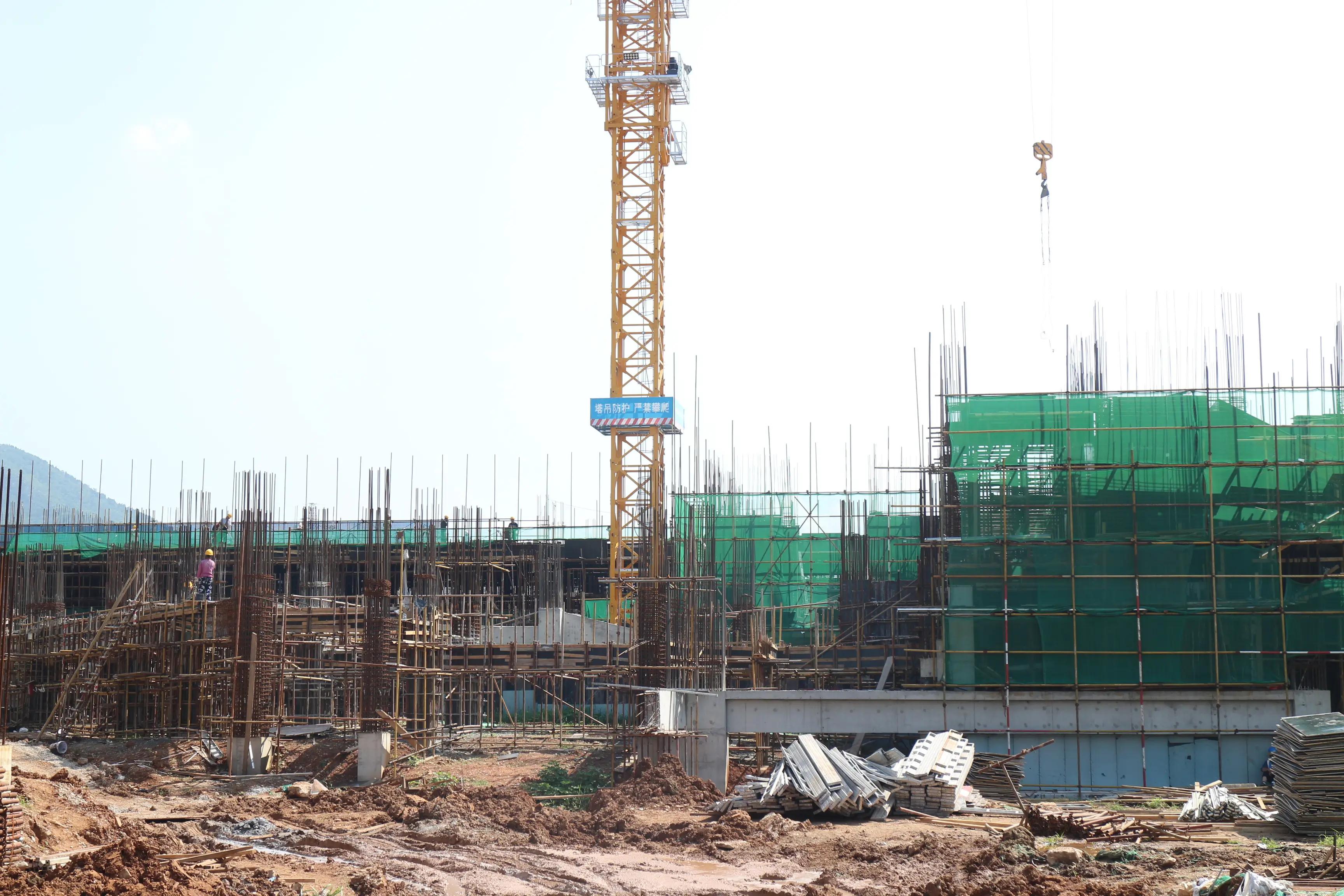 建筑行业不行了工程人做什么,目前国内的建筑行业能不能做