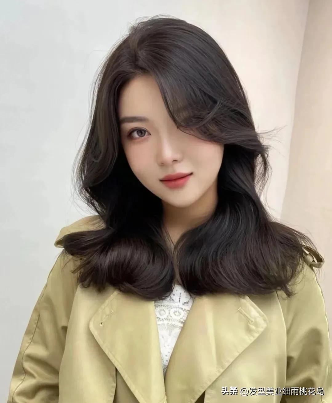 层次感且有弧度锁骨发,层次感微卷锁骨发