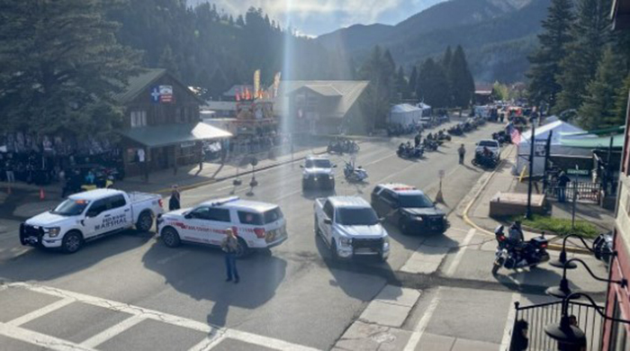 美国新墨西哥红河机车*行游**响枪声致至少3死5伤