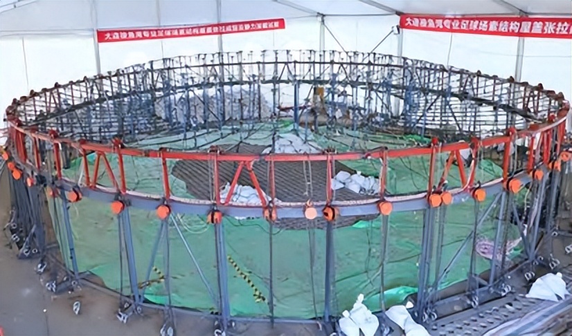 大连梭鱼湾专用足球场建筑视频,大连梭鱼湾专业足球场设计