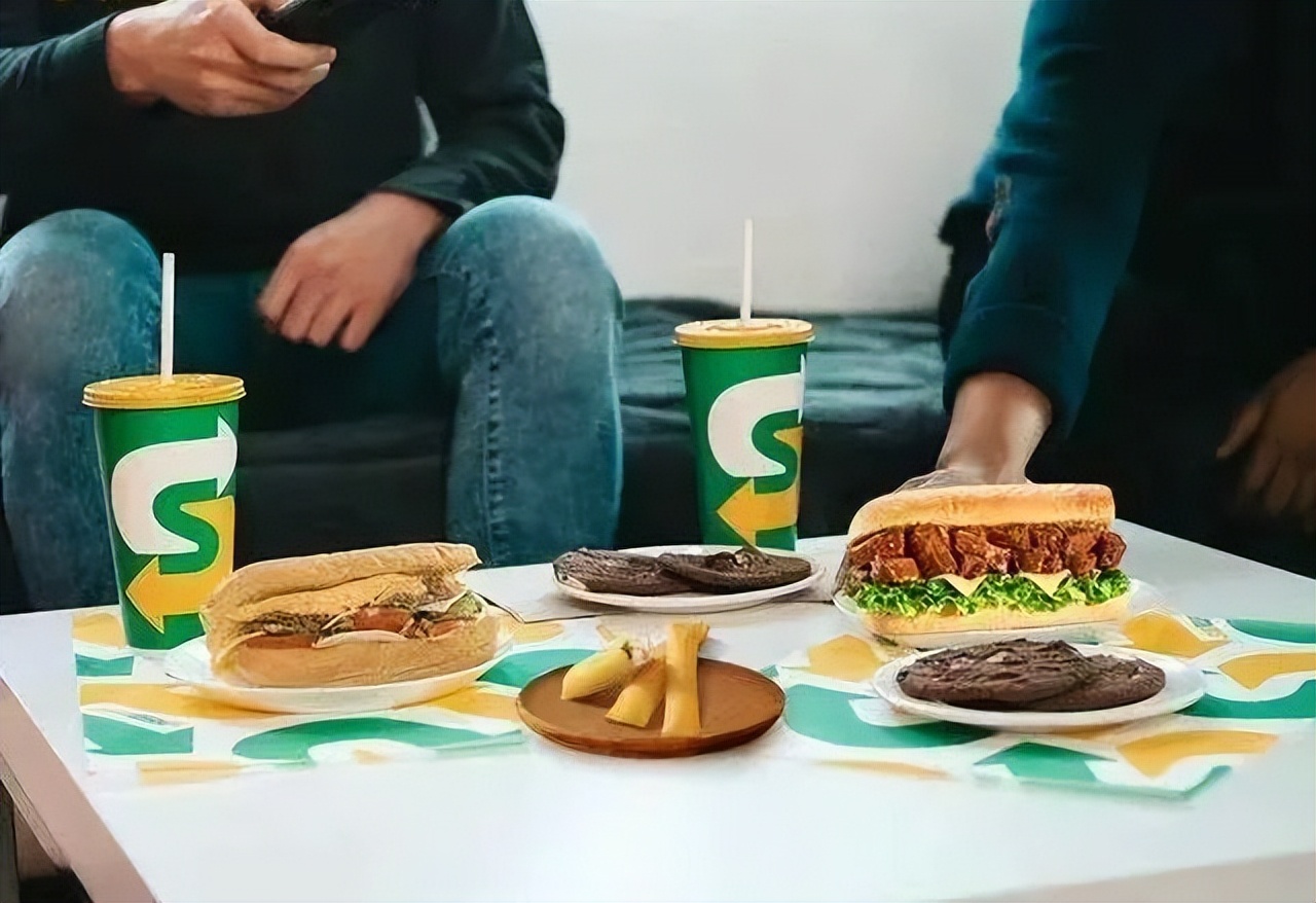 靠卖三明治，两位企业家在全球开了3.7万家店，价值100亿美元