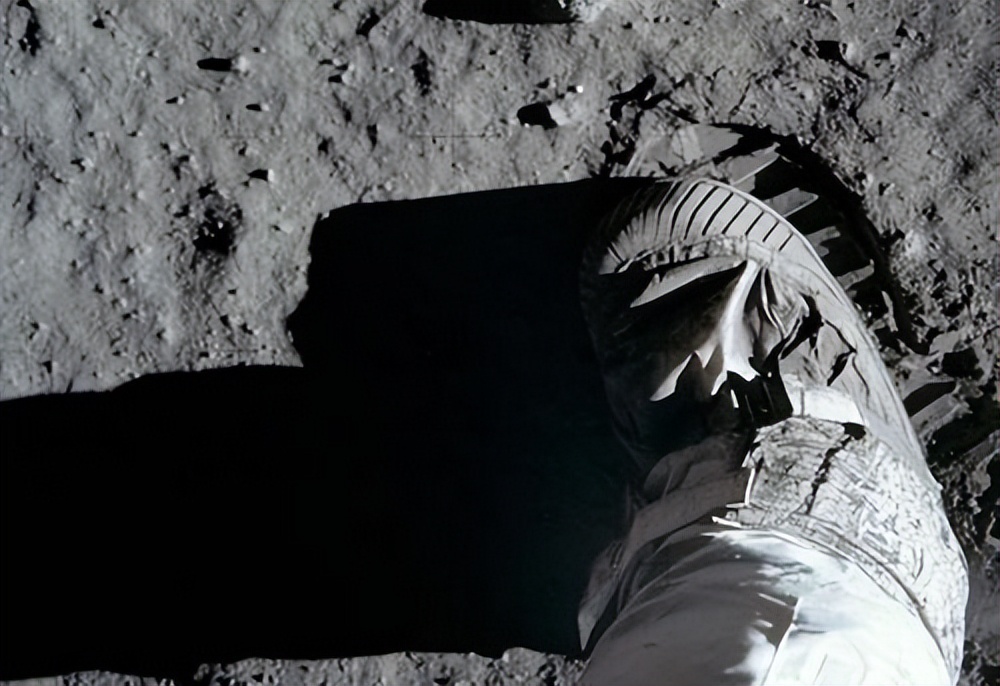 45亿年前的月球发生了什么,1961年登月发现月球有裂开的痕迹