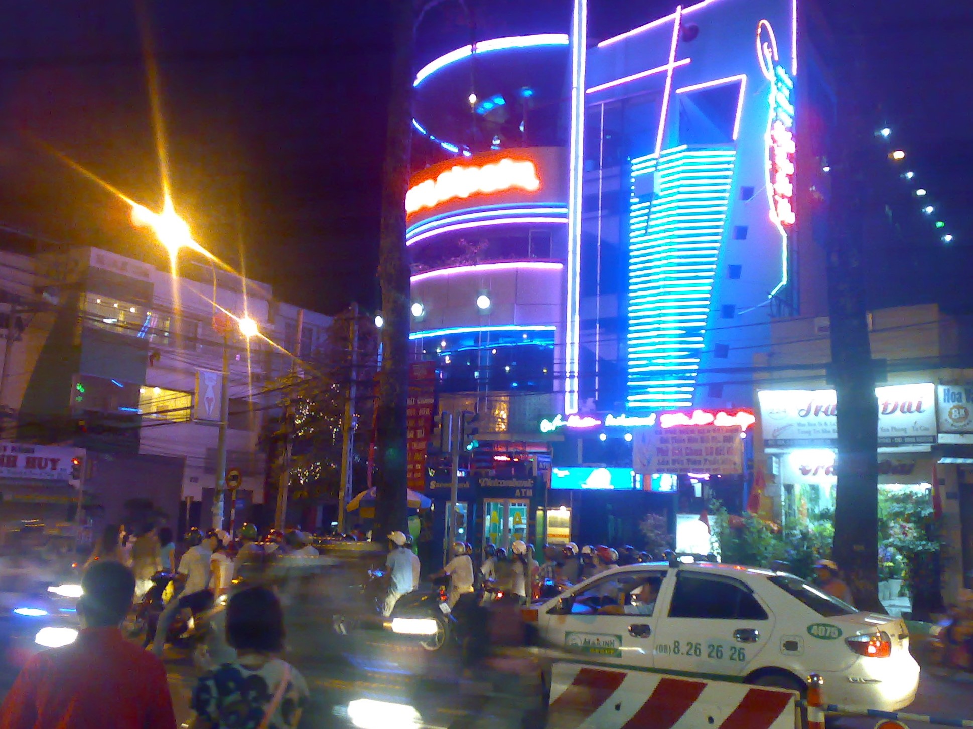 以前的西贡市和现在的胡志明市 (柬埔寨西贡和越南西贡)