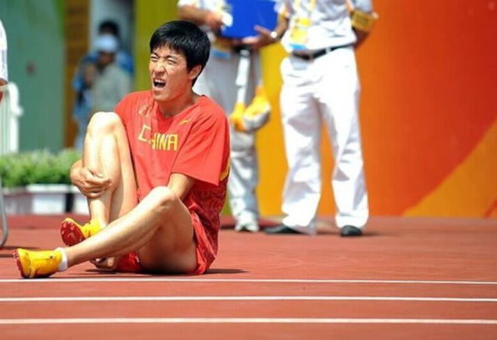 亚洲飞人刘翔现在干什么,现在才知道刘翔当年有多厉害