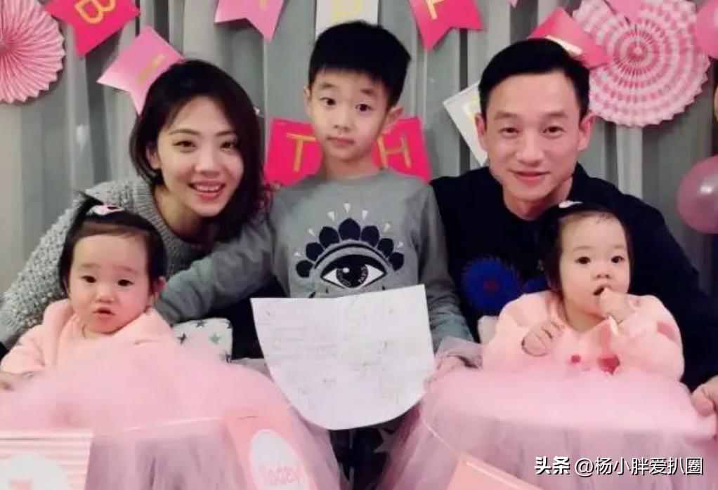 杨威让孩子在家上学,杨威送儿子杨阳洋上学