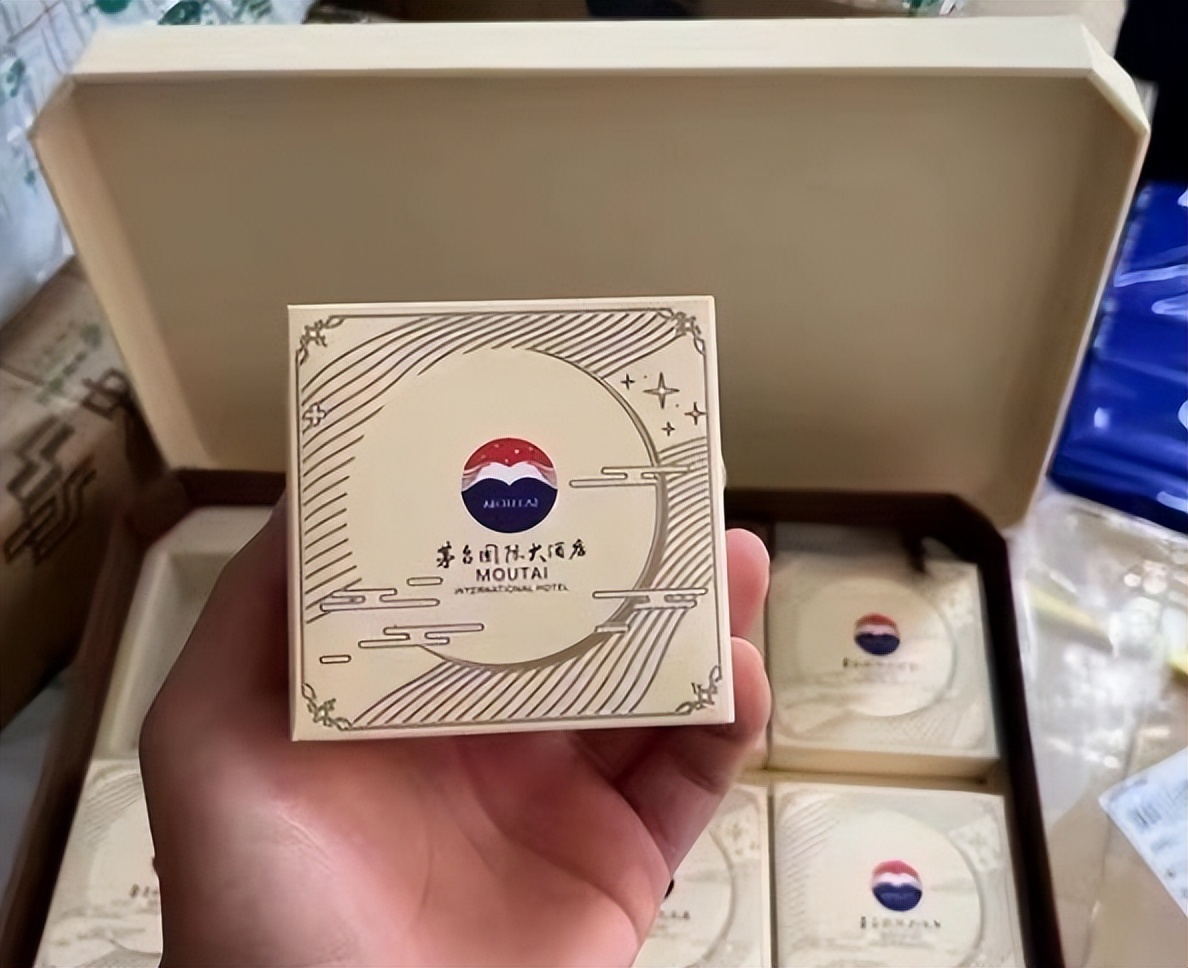 茅台月饼被炒到700元一盒多少钱,一盒茅台月饼700元媒体怒批