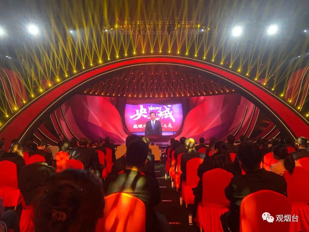 撒贝宁现身烟台照片,撒贝宁喝茶吐茶那段完整版