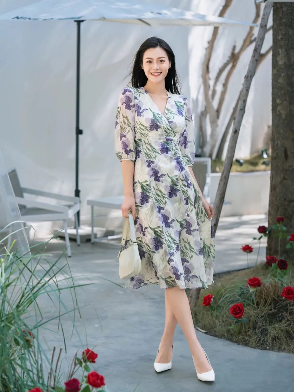 今年流行的连衣裙让你穿出女神范,穿春款连衣裙适合穿啥裤子