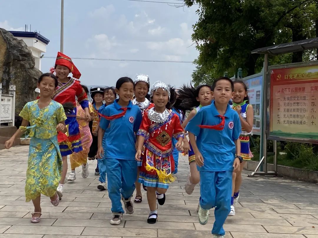 【共建民族和谐家园】施甸五楼明德小学：上好“五堂”教育课铸牢中华民族共同体意识