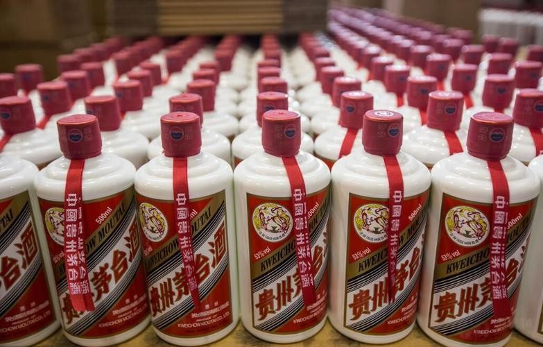 网友晒储备粮库,网友晒整箱五粮液