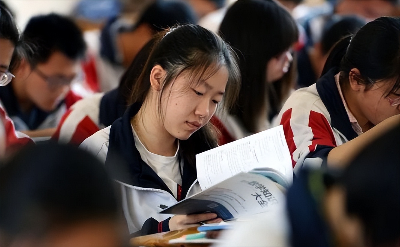 山东一高中生吐槽，每天认真做作业却考倒第二，家长说破真相