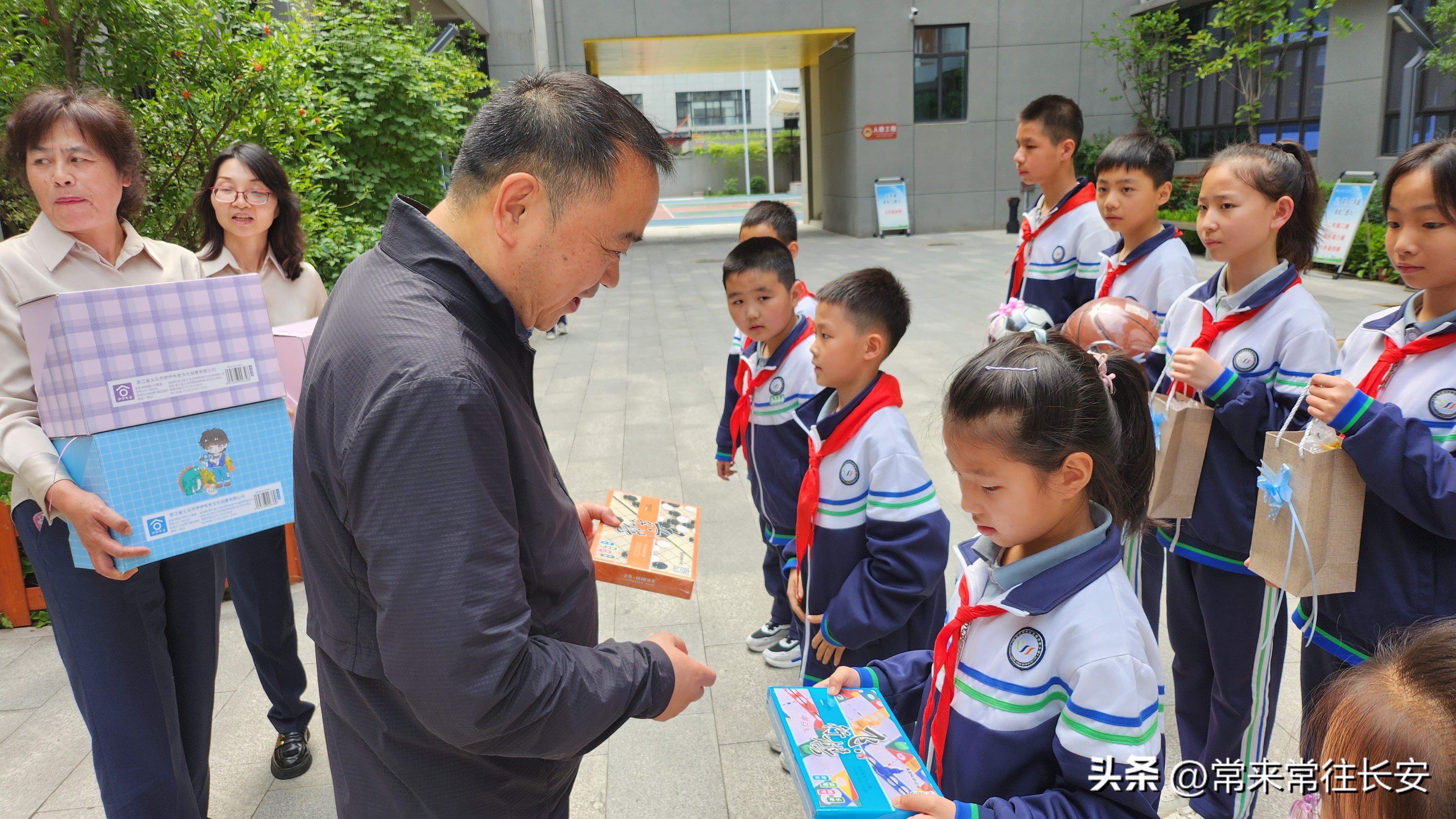 给特殊学校儿童过六一儿童节,西安市雁塔路小学六一儿童节