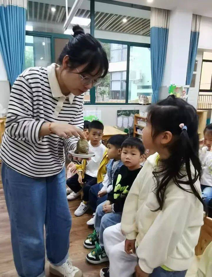 你好，草娃娃！——庆安乐儿堡幼儿园小二班课程故事