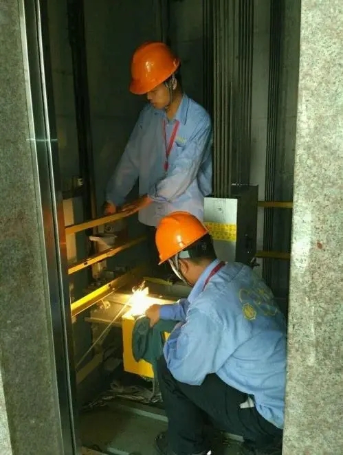 “出*身卖**体”7天赚10万！00后大学生赚快钱上瘾，要钱但不想工作