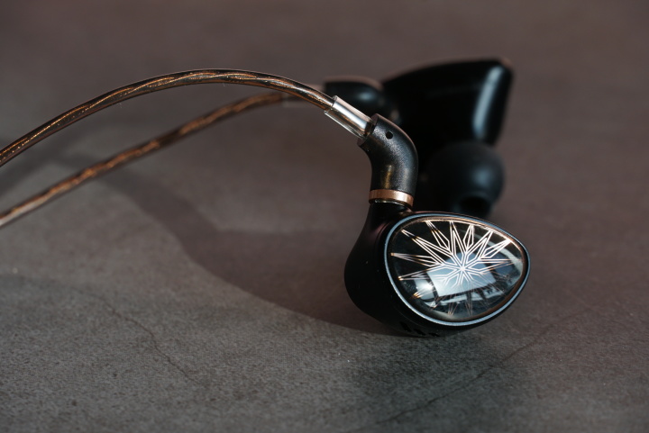 百元耳机和千元耳机对比,百元级耳机和千元级耳机的区别