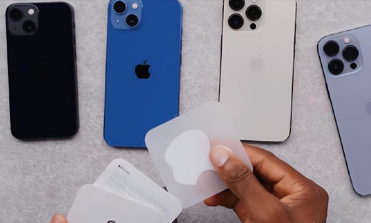 充电器和塑封膜以后，iPhone14系列还会减配吗？网友给出猜测