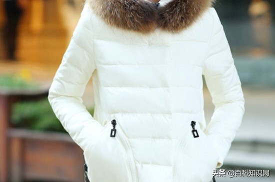 白色羽绒服第二年发黄怎么办,白色羽绒服第二年出现黄渍