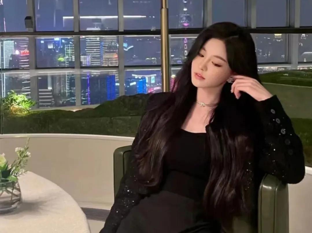 我刚出狱，劳改犯知道吗？你一个清清白白的小姑娘，跟我扯关系？