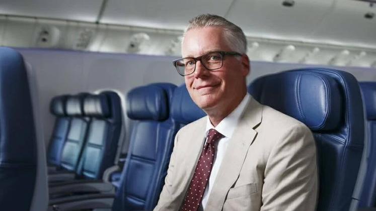 航空公司打折机票靠什么赚钱,机票这么低航空靠什么赚钱