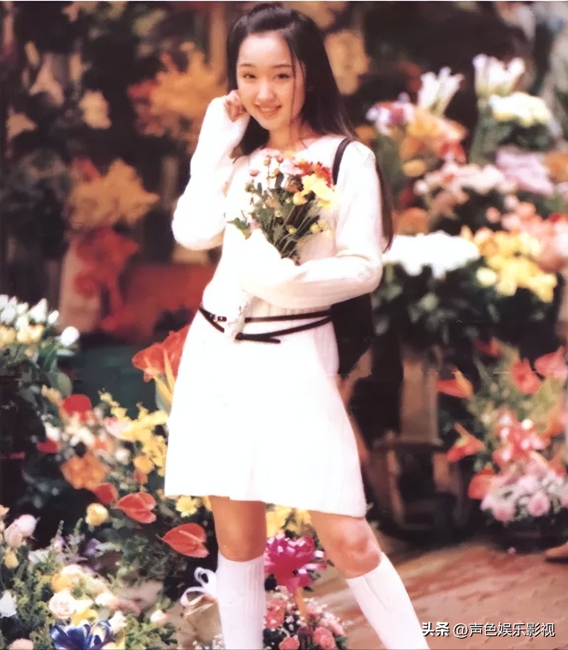 杨钰莹在工地卖唱,杨钰莹街头卖唱热舞