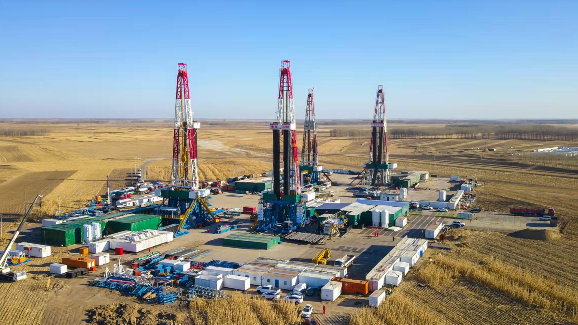 云南省兰坪盆地的沉积构造,对周围环境的意义与作用