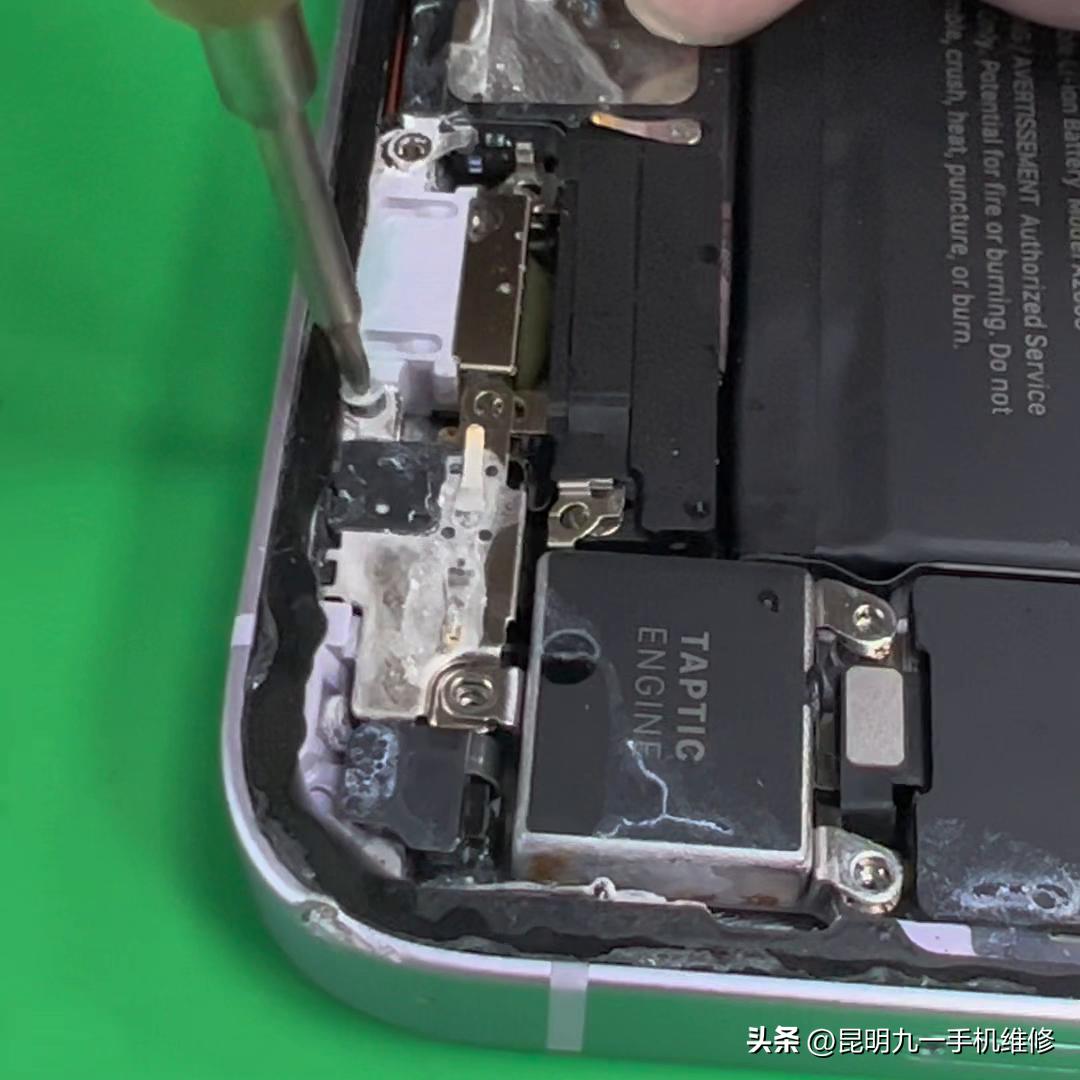 苹果手机进水了怎么办开不了机,苹果手机进水了怎么办