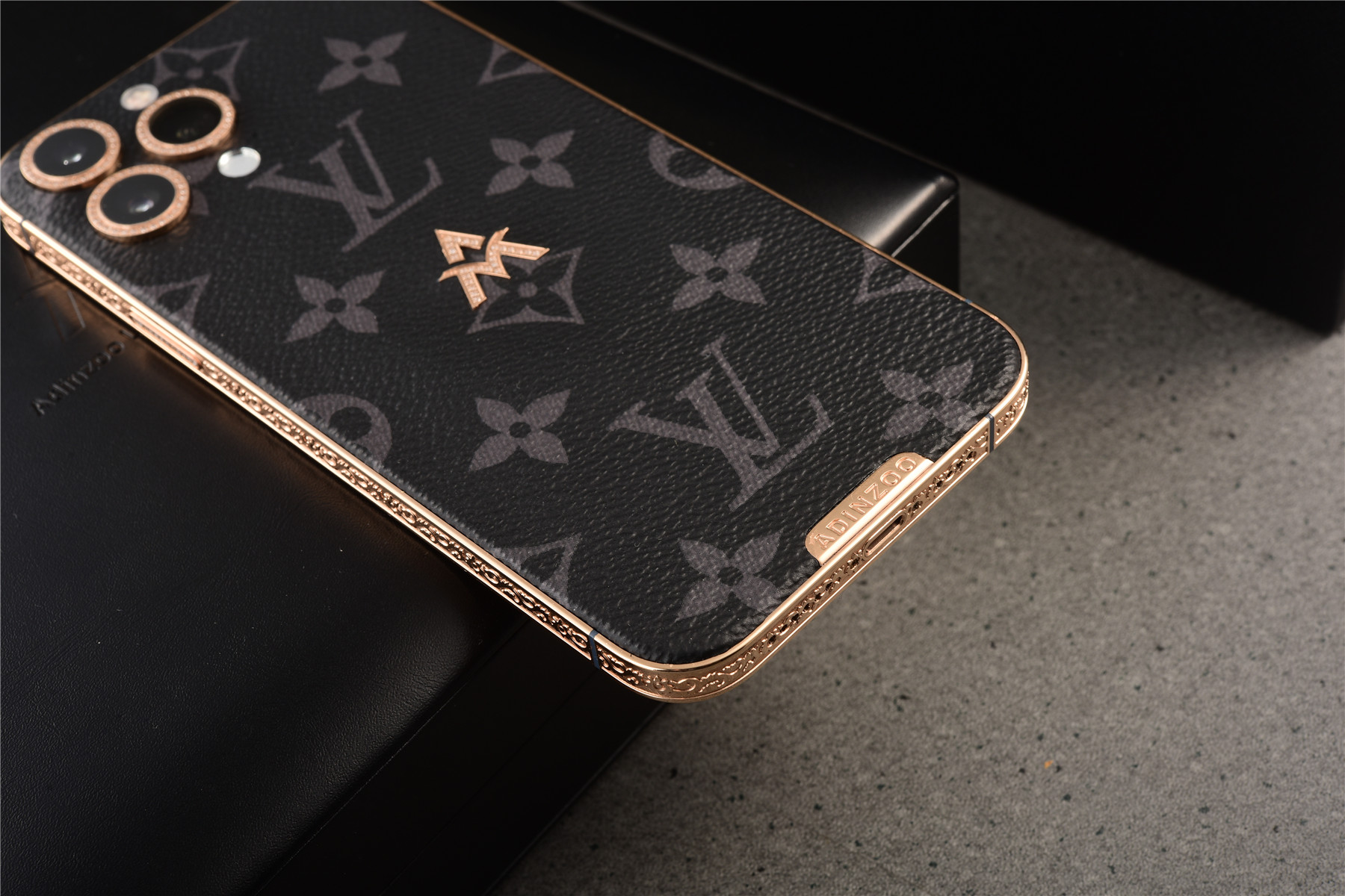 lv定制的iphone13pro价格,纯金打造的iphone13pro