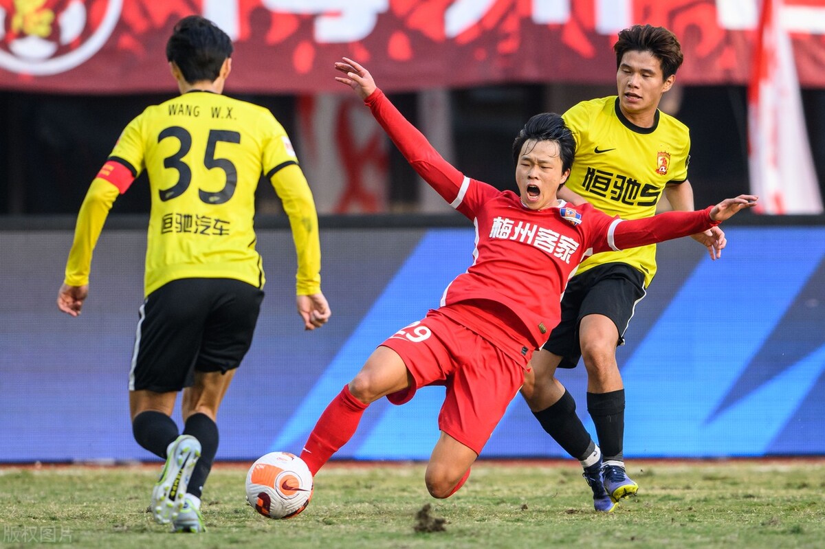 广州足球队面临解散,广州足球队面临解散危机