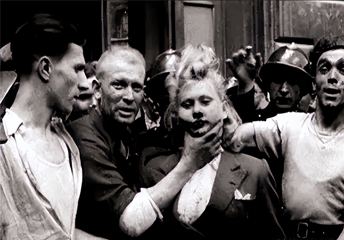 320名纳粹漂亮女兵：怕被苏军报复，狂欢后集体选择自杀