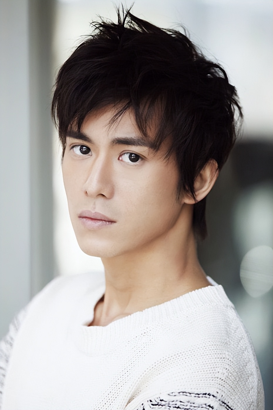 朱珠：迷倒世界顶级富豪，收服“帮派最狂太子”，却下嫁美术老师