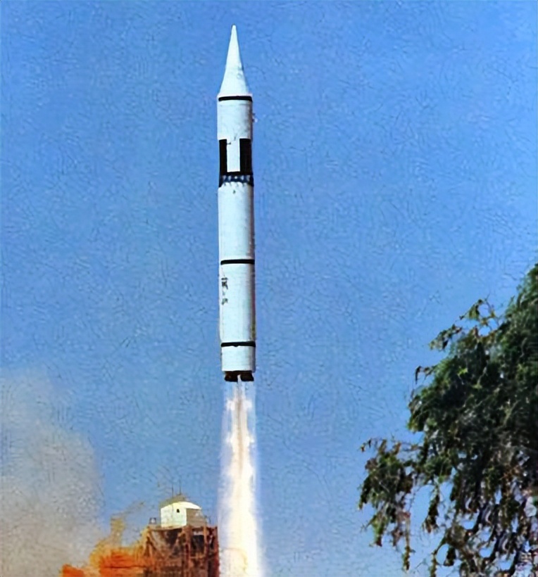 弹道导弹高度能达到多少公里,为何弹道导弹射程达到几千公里