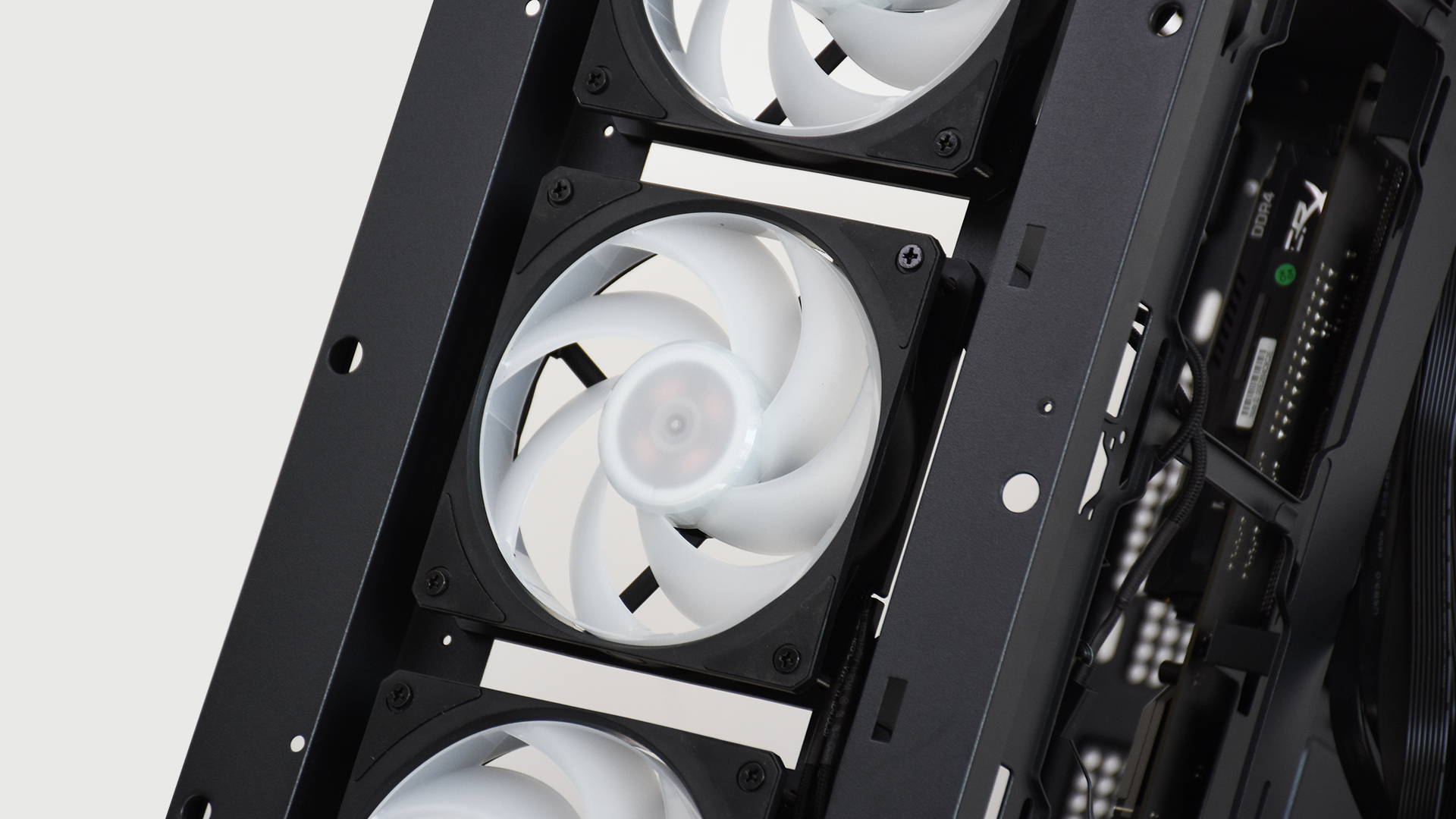 鑫谷御风冰川白机箱,鑫谷昆仑御风机箱安装展示