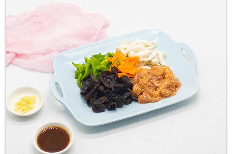 90后小伙辞职卖菜2个月赚18.5万，3个人加工生鲜半成品，忙不过来