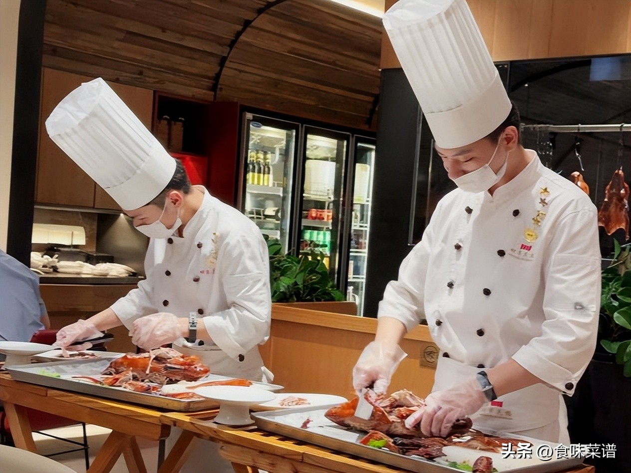 在北京吃烤鸭好吃性价比高,在北京吃全聚德烤鸭