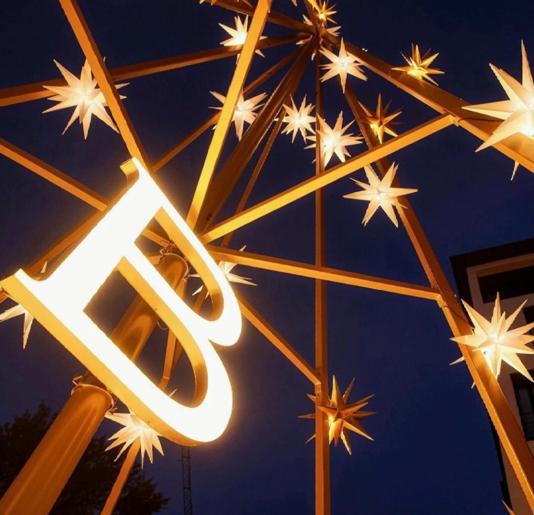 奢侈品秀场设计经典,奢侈品门店圣诞装扮