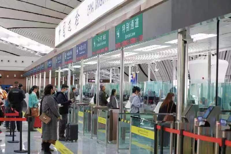 大兴机场发布五一提醒,假期临近大兴机场将迎出行小高峰