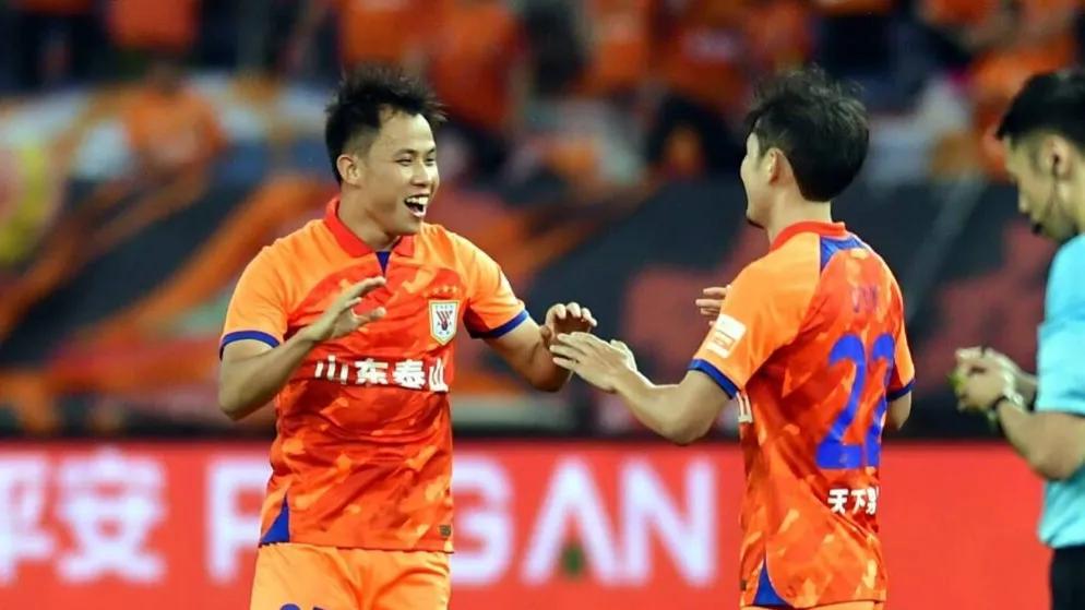 黄政宇泰山进球,黄政宇中超最佳球员