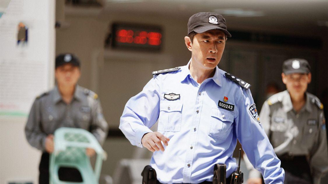 警察荣誉里警察工资多少,一般的派出所的民警一般年薪多少