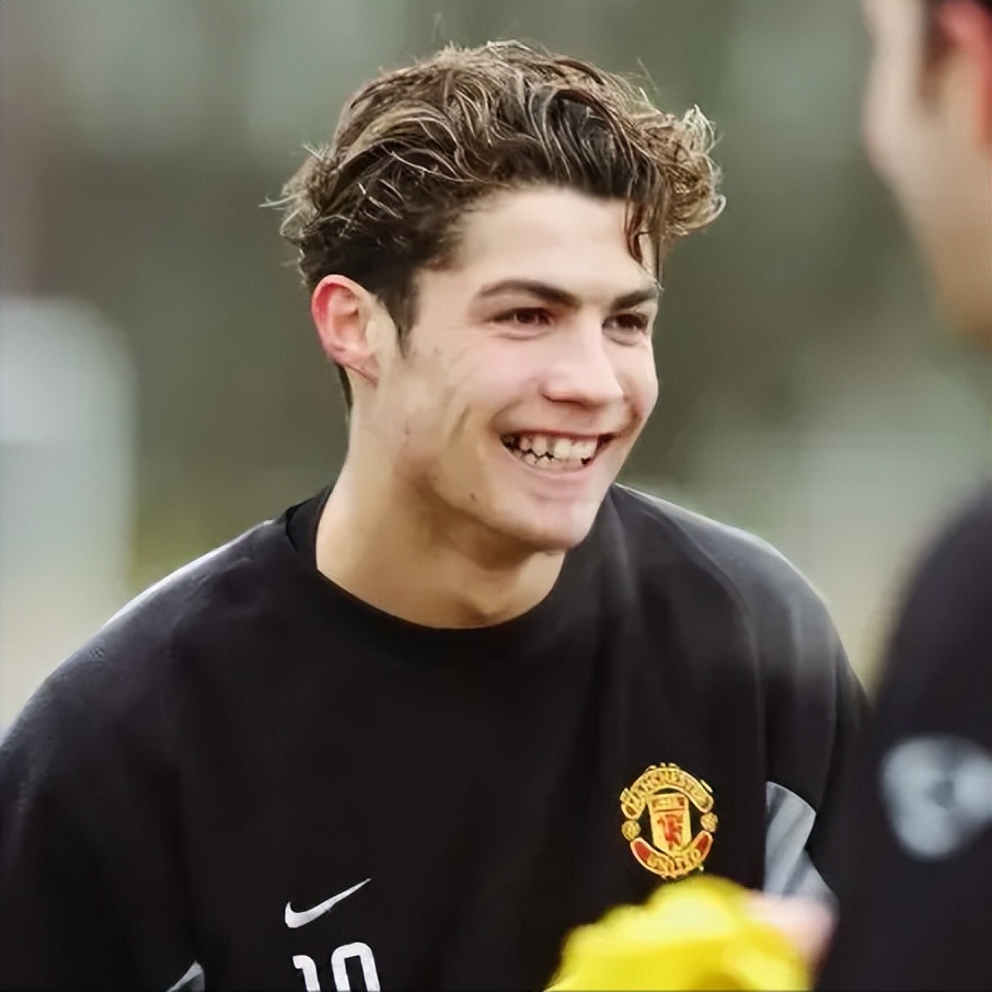 足球界颜值天花板c罗,足坛收入c罗断层第一