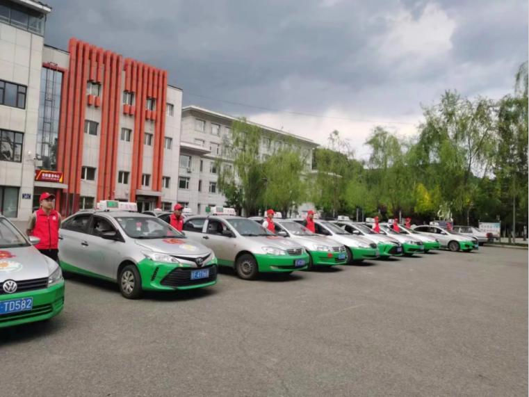 暖心！交通人为考生“加油”！