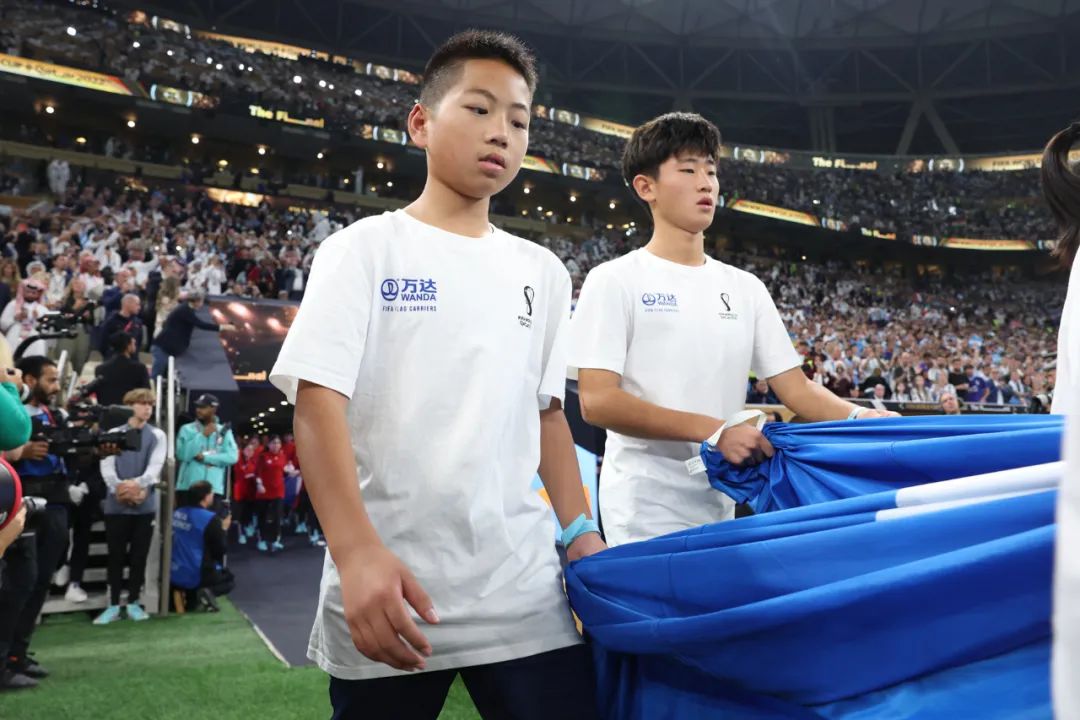 昨晚，6名中国少年与梅西姆巴佩一起登场世界杯决赛！
