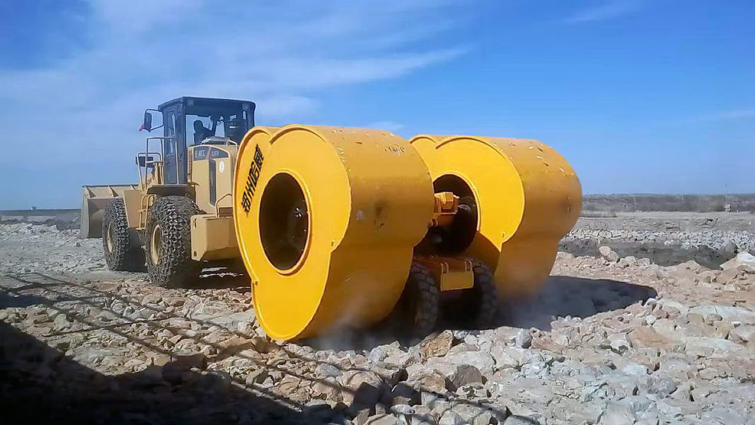 冲击碾压施工中冲击波的传递行程，三角碾的压实遍数