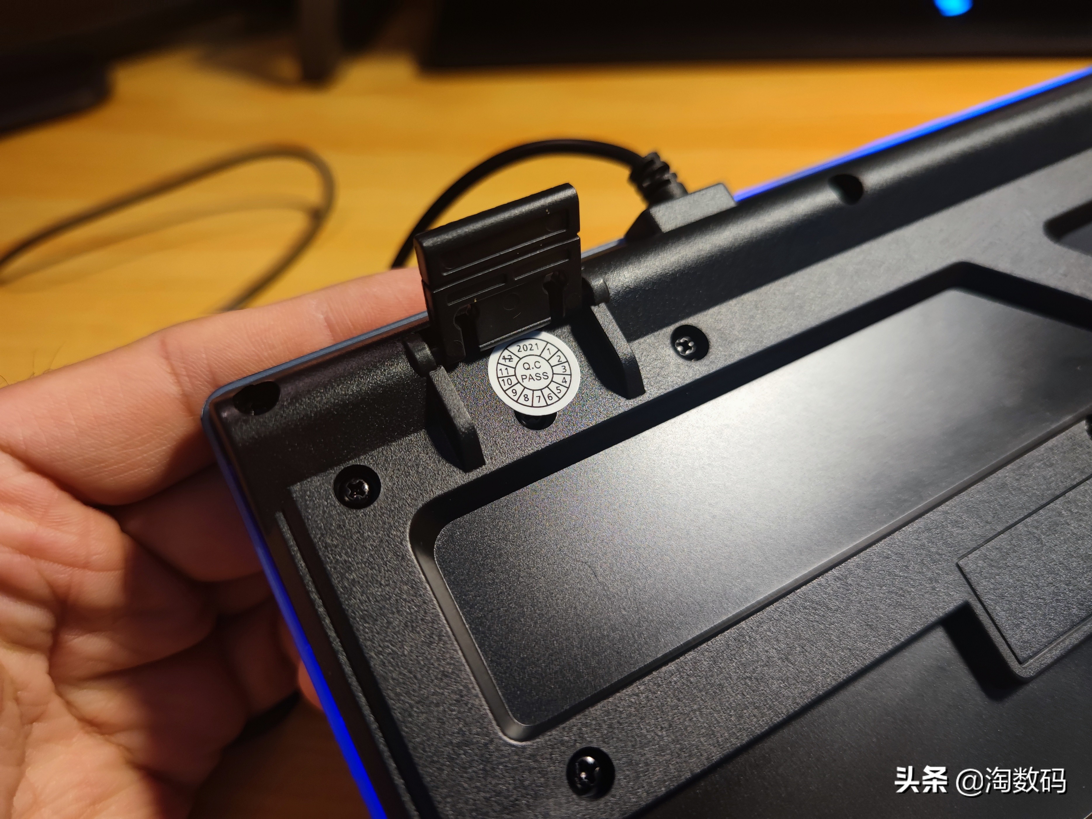 红轴rgb灯机械键盘推荐100元以内,50元的青轴游戏机械键盘推荐