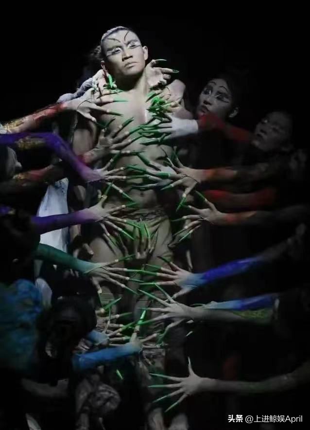 不穿*裤内**，秀棉条？美国女星CardiB，彻底揭开了无限自由的遮羞布