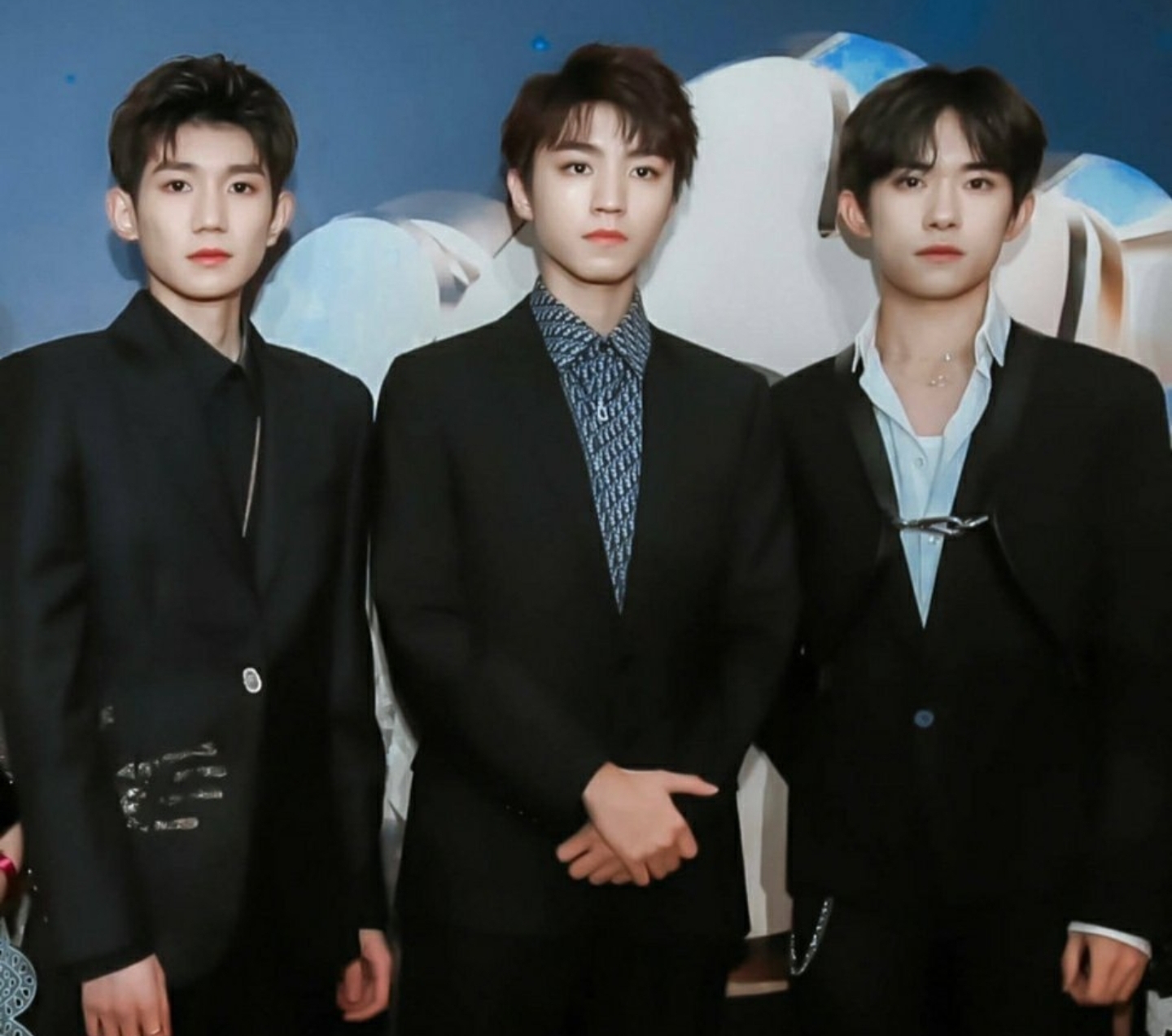 网曝顶流男星劈腿冷暴力,顶流男星被扒出有小女友