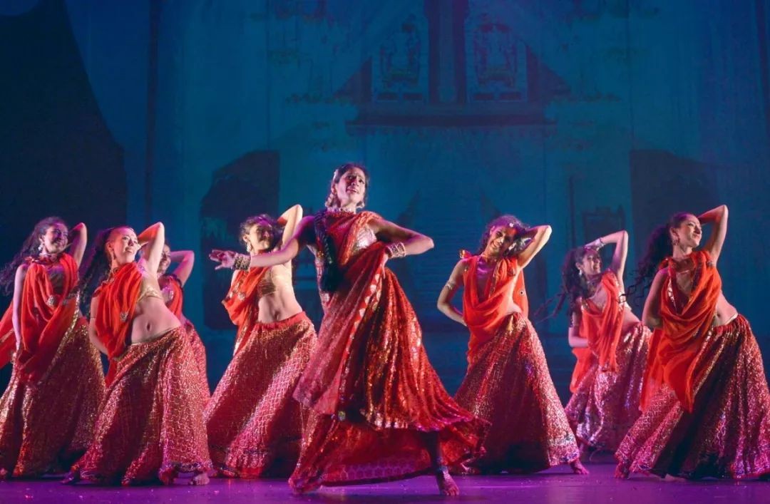 印度古典舞蹈的审美特征,中国印度舞蹈对比