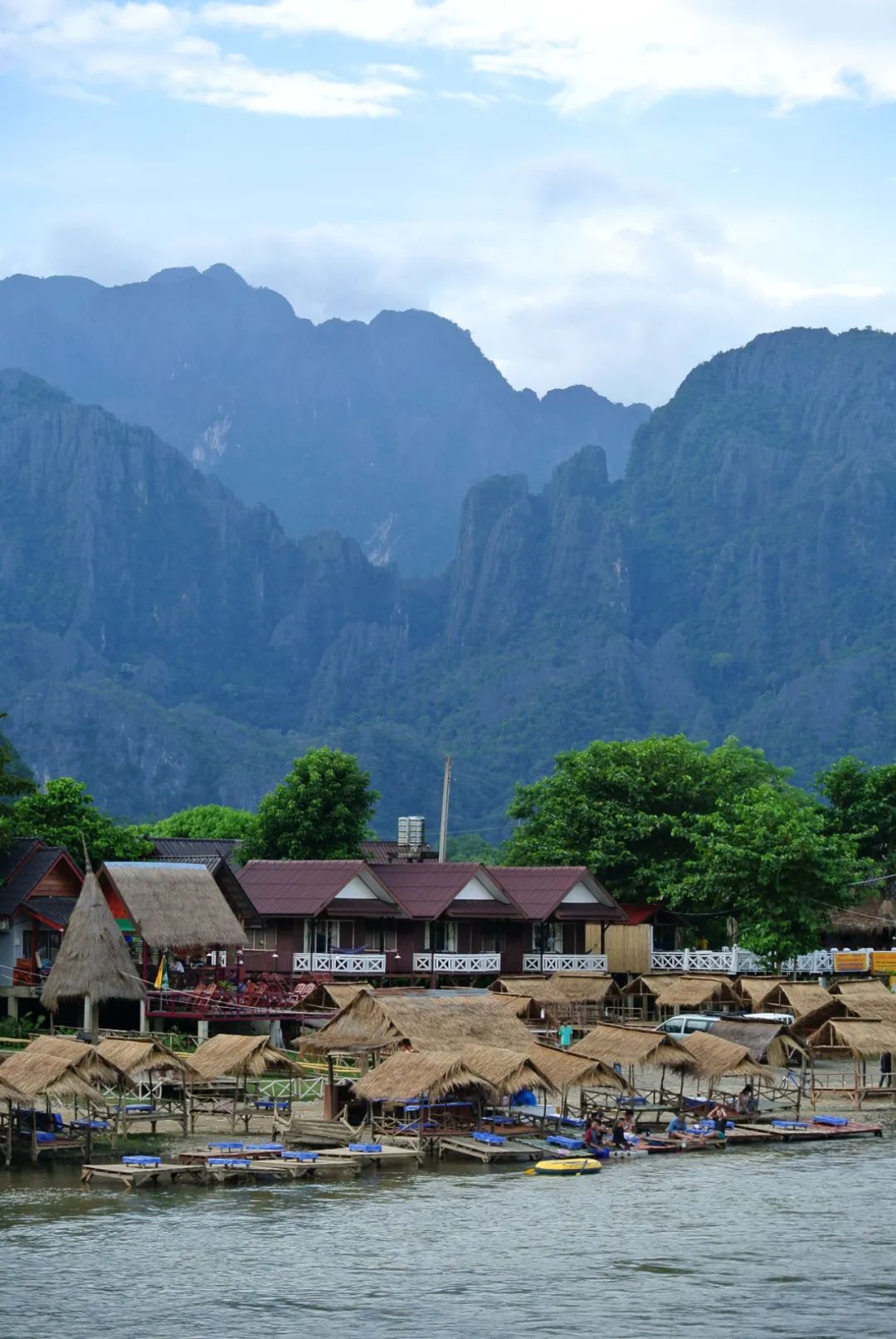 坐火车去老挝旅游靠谱吗,坐上动车去老挝
